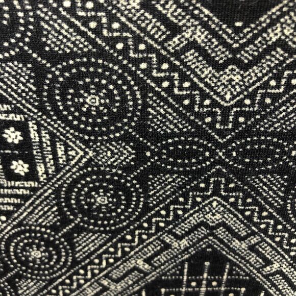 Lularoe Carly Dress Women XS Black Geo Print Short Sleeve Swing Hi Low Flowy - Picture 4 of 10